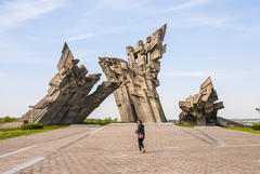 Image of Elizabeth in front of a Lithuanian statue