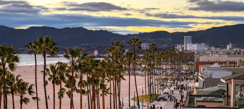 Crowds walking near the beach, enjoying the lifestyle in Los Angeles