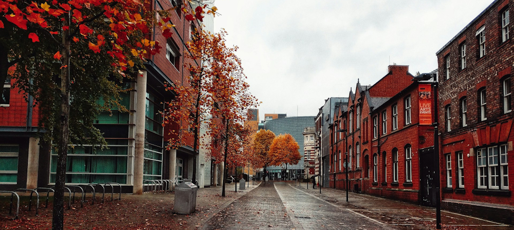 Rainy Manchester streets by Merve Selcuk Simsekvia via Unsplash