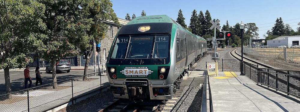 Santa Rosa train by Sergey Yarmolyuk via Wikimedia Commons